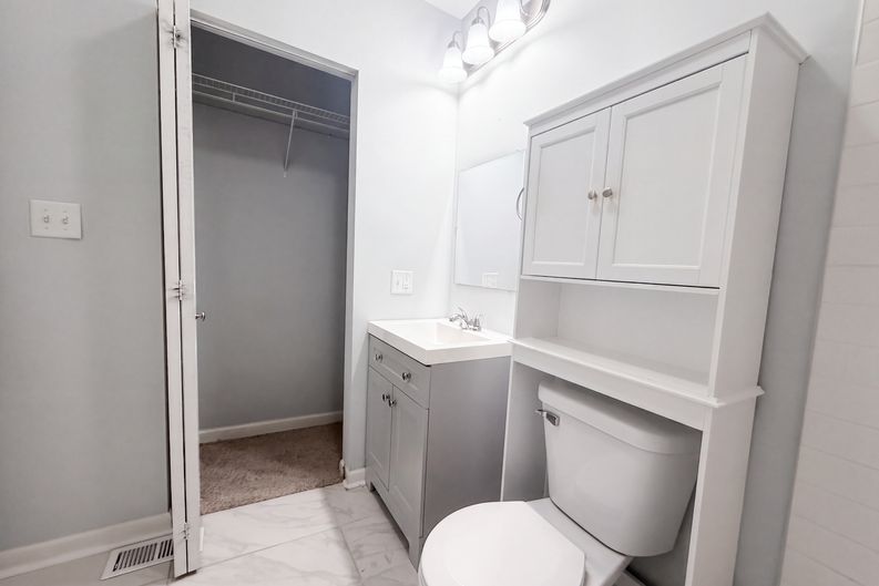 Photo 8 of 21 of 513 S Champion Ave, Columbus, OH