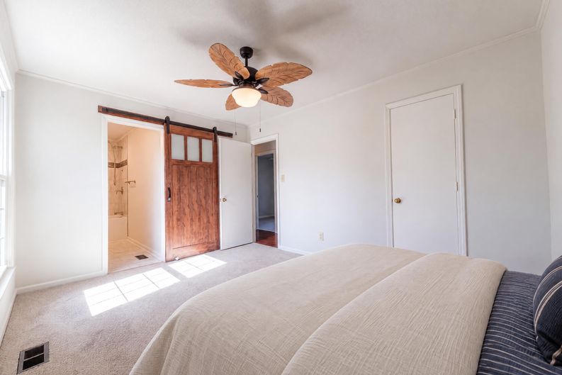 Photo 4 of 16 of 3311 Woodmere Ct, Hope Mills, NC