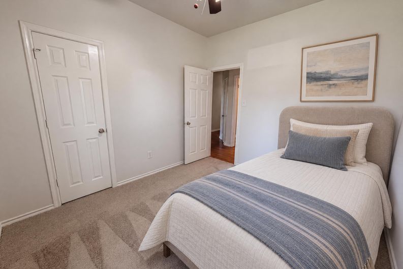 Photo 13 of 21 of 324 Cascade Dr, Red Oak, TX