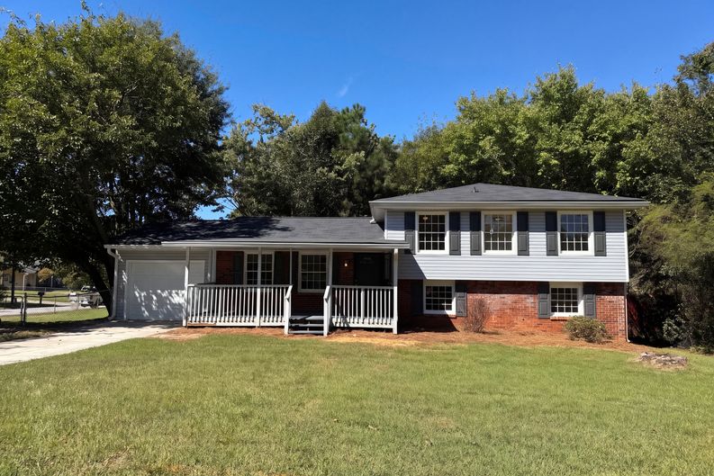 Photo 16 of 20 of 5807 Cobbrook Dr, Ellenwood, GA