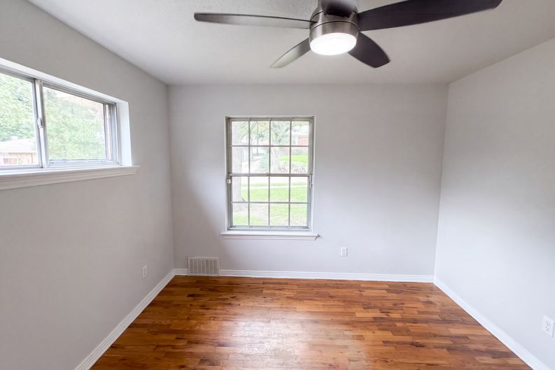 Photo 16 of 24 of 8839 Sweetwater Dr, Dallas, TX