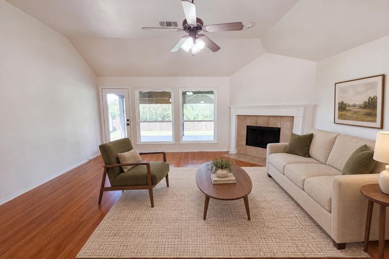 Photo 6 of 21 of 324 Cascade Dr, Red Oak, TX