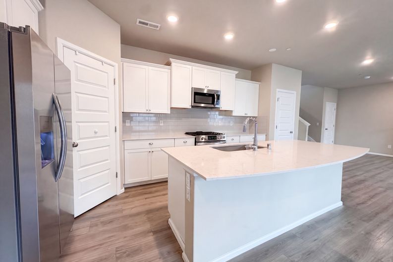 Photo 8 of 31 of 4335 Acacia Ln SE, Port Orchard, WA