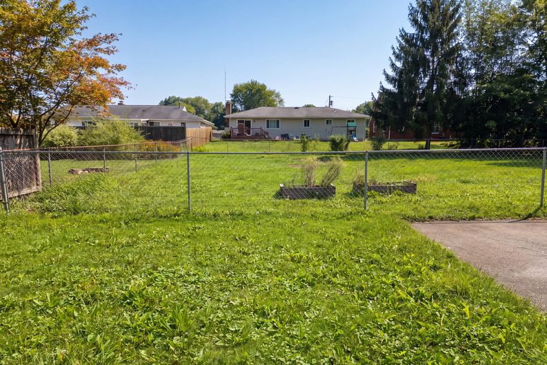 Photo 29 of 35 of 1408 Genesee Ave NE, Warren, OH