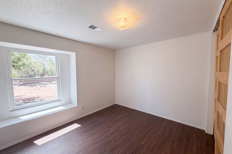 Photo 11 of 23 of 1609 Blue Quail Ct NE, Rio Rancho, NM