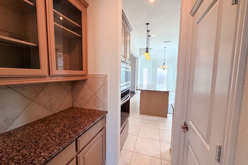 Photo 16 of 34 of 4305 Curlew Ln, Garland, TX