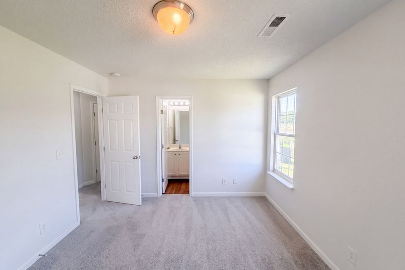 Photo 4 of 19 of 6008 White Chapel Way, Greensboro, NC