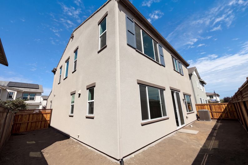 Photo 5 of 21 of 16207 Sculptor Ave, Lathrop, CA