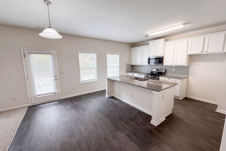 Photo 14 of 41 of 821 Walnut Woods Dr, Braselton, GA