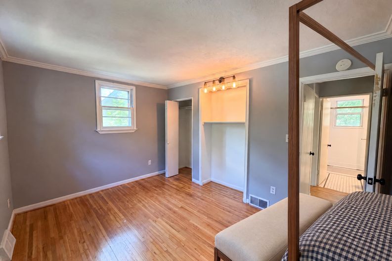 Photo 10 of 29 of 4027 Lawrence Ave, Kensington, MD