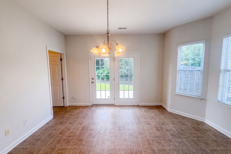 Photo 10 of 24 of 2722 Quail Oaks Dr, Greensboro, NC