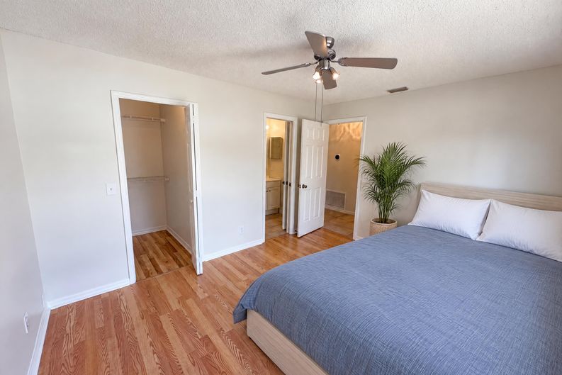 Photo 15 of 21 of 9814 Dean Cove Ln, Orlando, FL