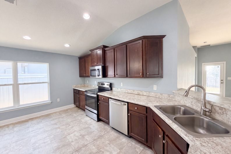 Photo 6 of 26 of 1229 Longville Cir, Tavares, FL