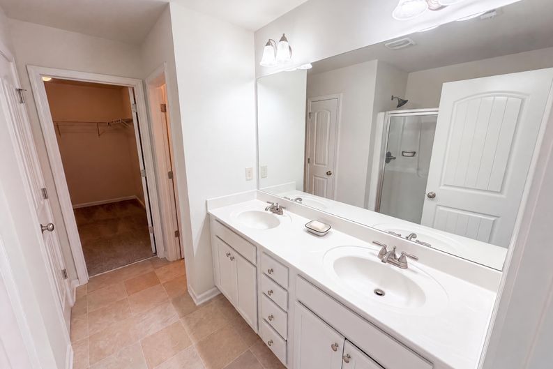 Photo 25 of 41 of 821 Walnut Woods Dr, Braselton, GA