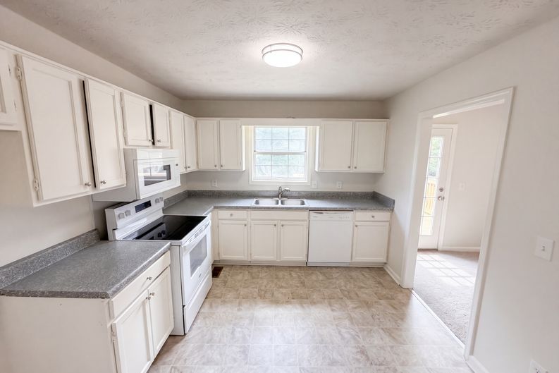 Photo 3 of 17 of 1179 Horsley Mill Rd, Carrollton, GA