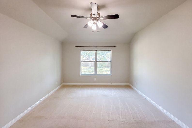 Photo 6 of 21 of 1315 Tumbling River Dr, Leander, TX