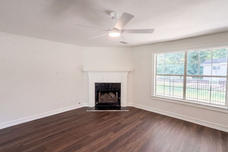 Photo 11 of 31 of 115 Emerald Ln, Hampton, GA