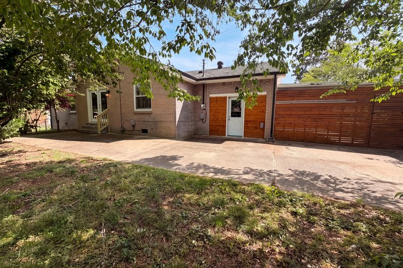 Photo 5 of 23 of 242 Kingswood Dr, Clarksville, TN