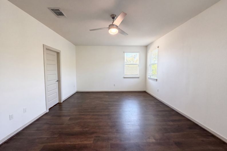 Photo 4 of 22 of 204 Florenz Ln, Georgetown, TX
