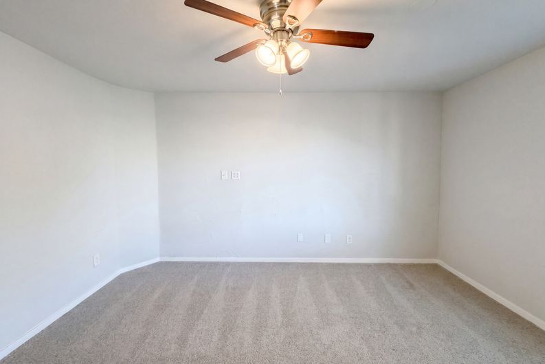 Photo 11 of 17 of 4526 S Horseshoe Trl, The Colony, TX