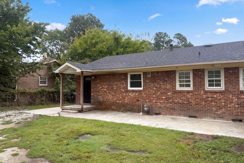 Photo 7 of 26 of 1502 W Meadowview Rd, Greensboro, NC