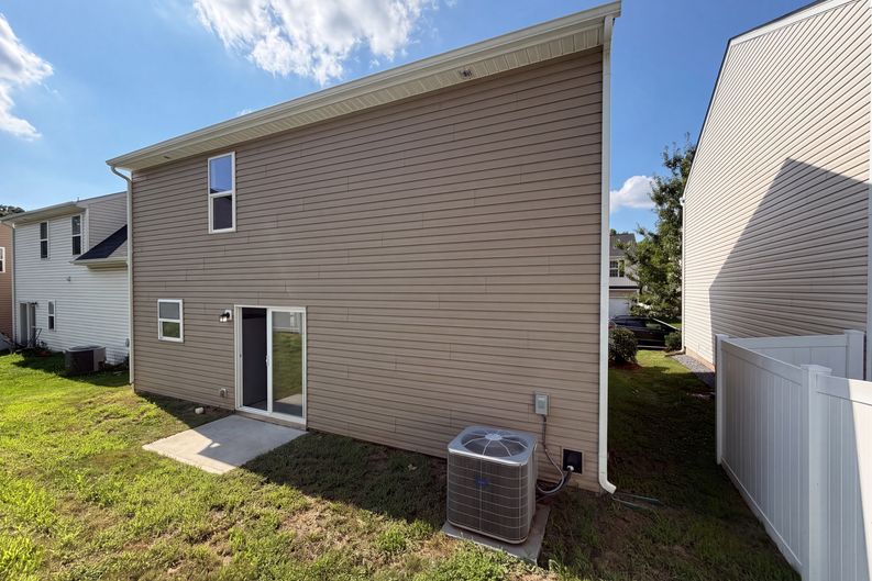 Photo 5 of 21 of 8222 Gabon Ct, Charlotte, NC