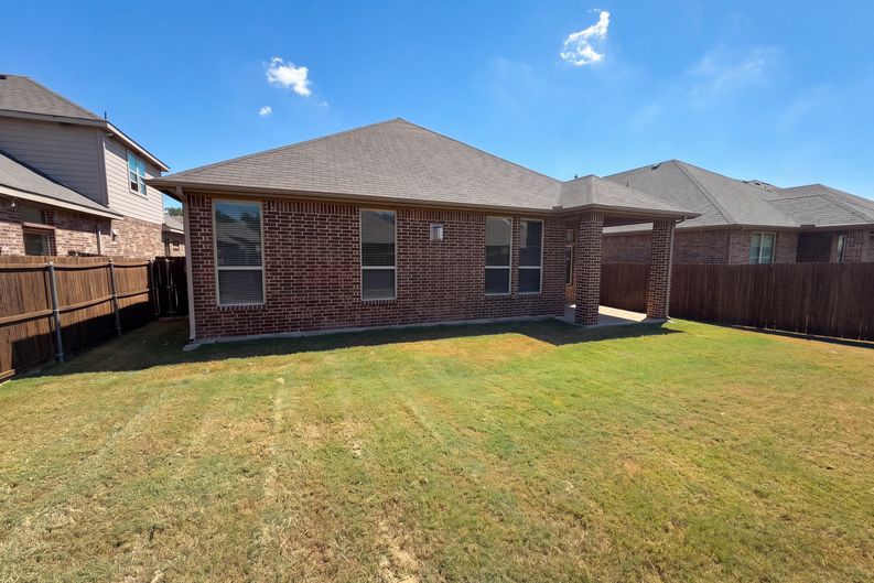 Photo 5 of 16 of 3912 Gennaker Dr, Denton, TX