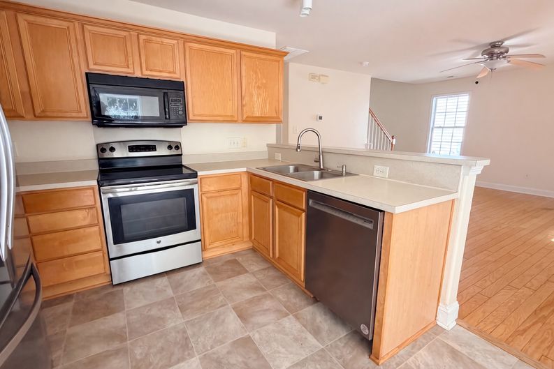 Photo 3 of 23 of 1750 Wilburn Park Ln NW, Charlotte, NC