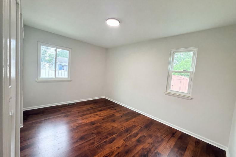 Photo 9 of 19 of 33522 Fernwood St, Westland, MI