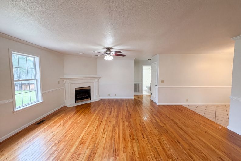 Photo 20 of 37 of 3146 Lora Dr, Maryville, TN
