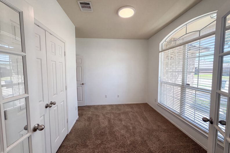 Photo 12 of 18 of 9301 Cricket Dr, Killeen, TX