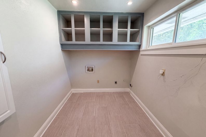 Photo 12 of 22 of 3423 Willow Crest Ln, Dallas, TX
