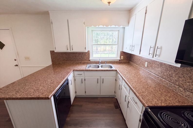 Photo 7 of 23 of 5100 Robinwood Dr, Charlotte, NC