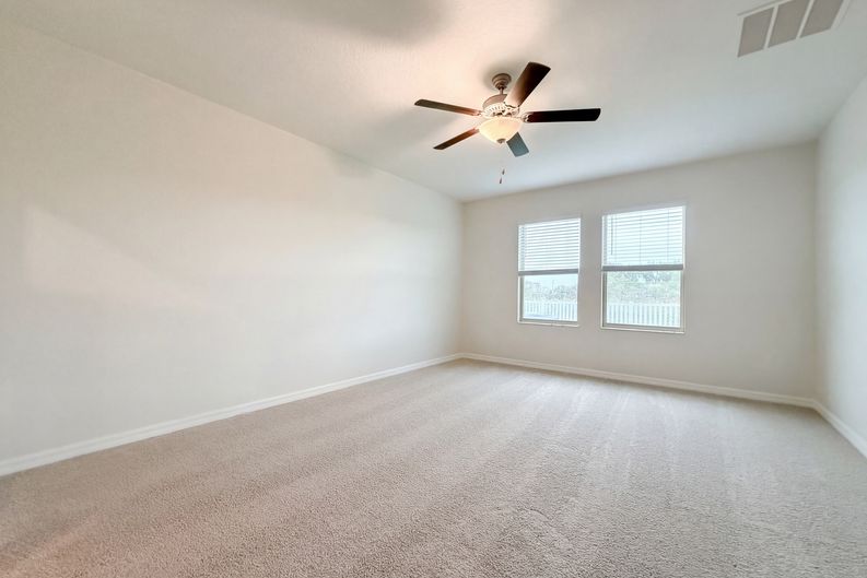 Photo 22 of 42 of 11849 Blackeyed Susan Dr, Riverview, FL