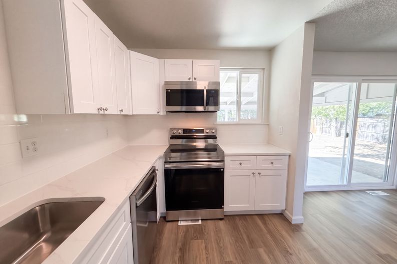 Photo 7 of 23 of 10955 Albion Dr, Thornton, CO