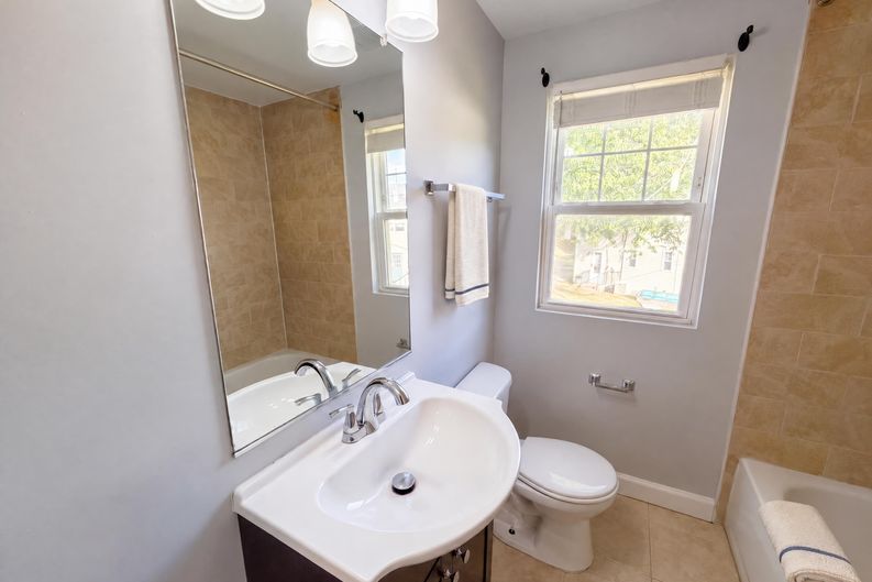 Photo 12 of 20 of 6940 Hawthorne St, Hyattsville, MD