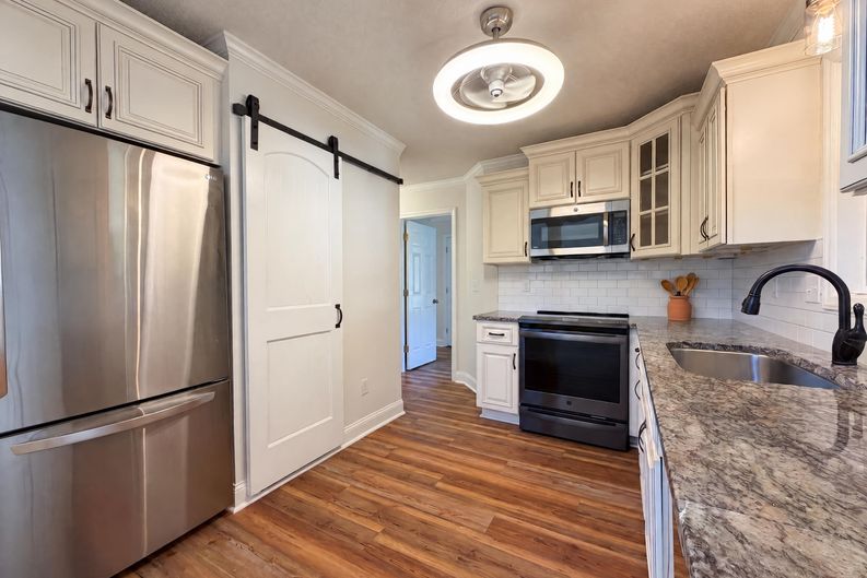 Photo 6 of 26 of 105 Jefferson Forest Ct, Winston Salem, NC