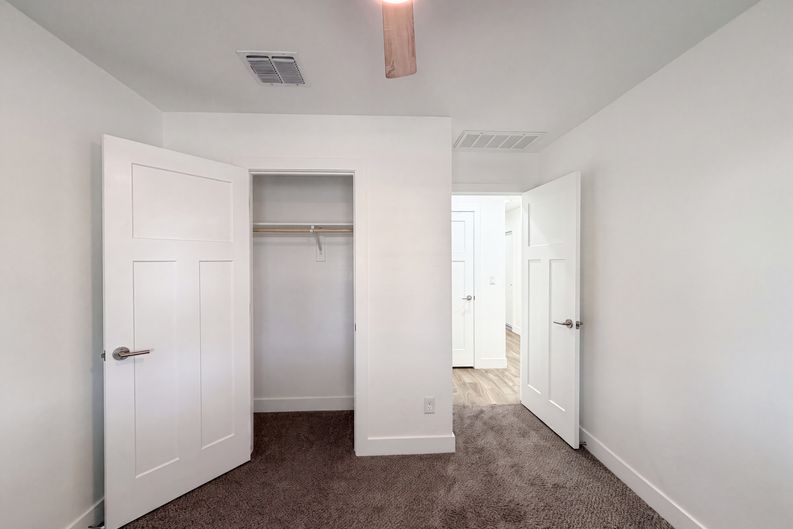 Photo 8 of 19 of 5713 S 13th Ave, Phoenix, AZ