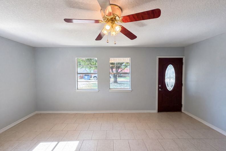 Photo 6 of 19 of 502 Jennings St, Nocona, TX