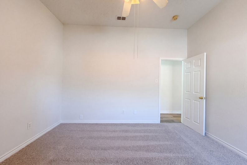 Photo 18 of 24 of 2915 Olympia Dr, Grand Prairie, TX