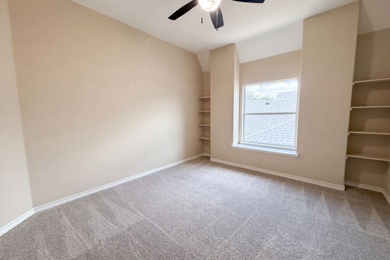 Photo 12 of 25 of 8613 Sunwood Ct, Fort Worth, TX
