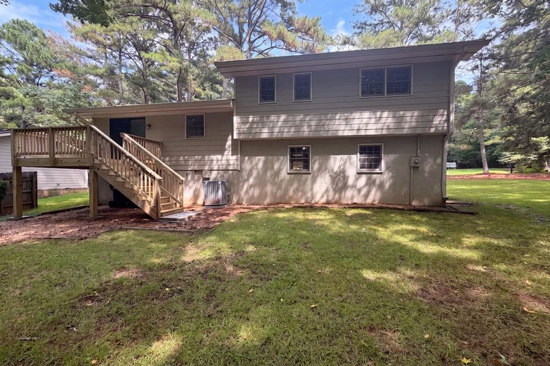 Photo 5 of 24 of 3318 Ben Hill St SW, Marietta, GA