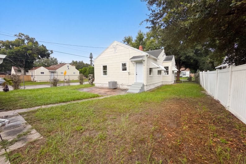 Photo 18 of 26 of 1901 20th Ave N, Saint Petersburg, FL