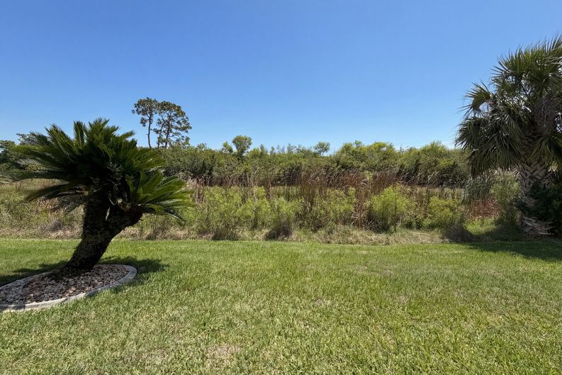 Photo 29 of 32 of 12567 SW Pembroke Cir N, Lake Suzy, FL