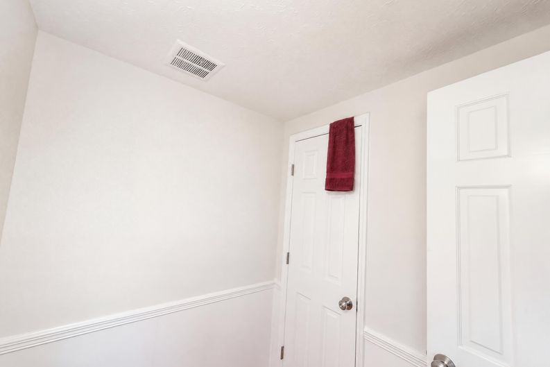 Photo 11 of 45 of 2215 Angela Dr SW, Lilburn, GA