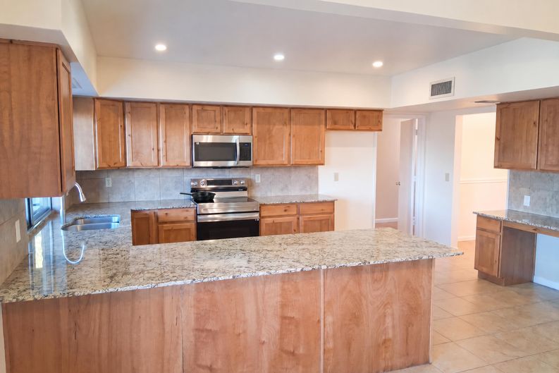 Photo 6 of 30 of 8941 E Rosewood St, Tucson, AZ