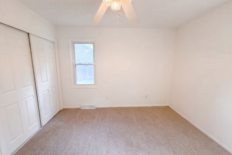 Photo 4 of 22 of 11121 Herrick Ave, Kansas City, MO