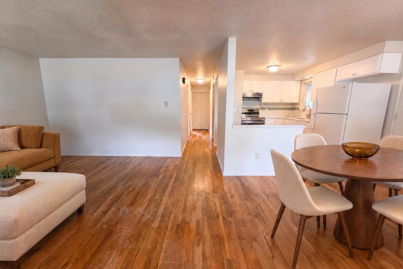 Photo 7 of 16 of 3910 SE 71st Ave, Portland, OR