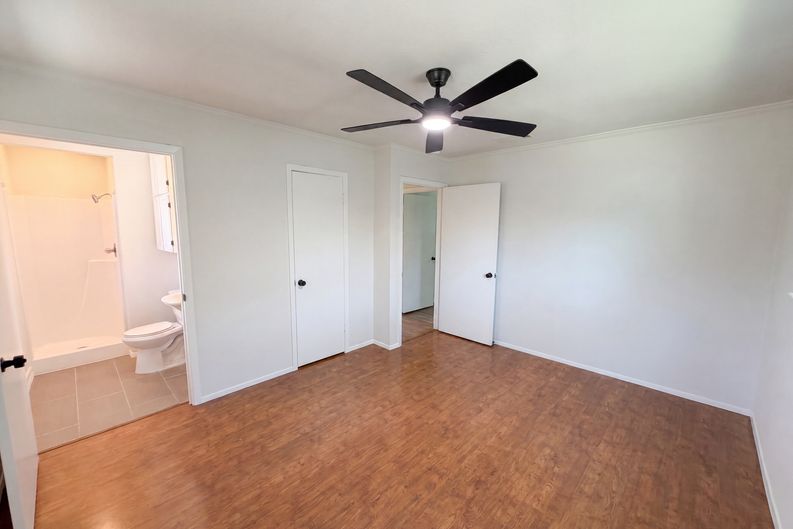 Photo 4 of 14 of 501 E Central Dr, Georgetown, TX