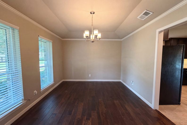 Photo 8 of 19 of 1533 Parkside Trl, Lewisville, TX